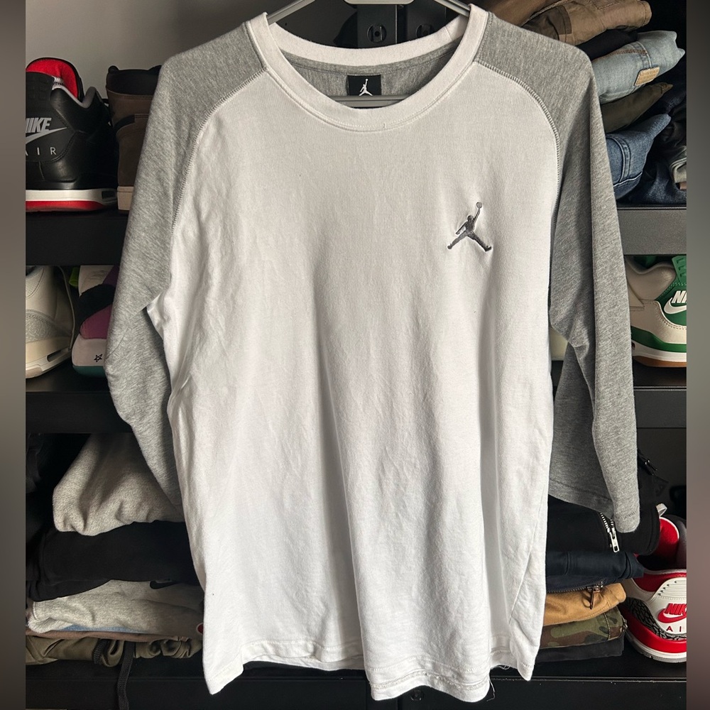 Jordan 3/4 sleeves size Large
